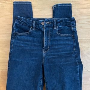 Women American Eagle high rise, skinny jean size 6